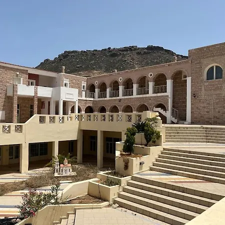 Apartment With Yard Near Palekastro